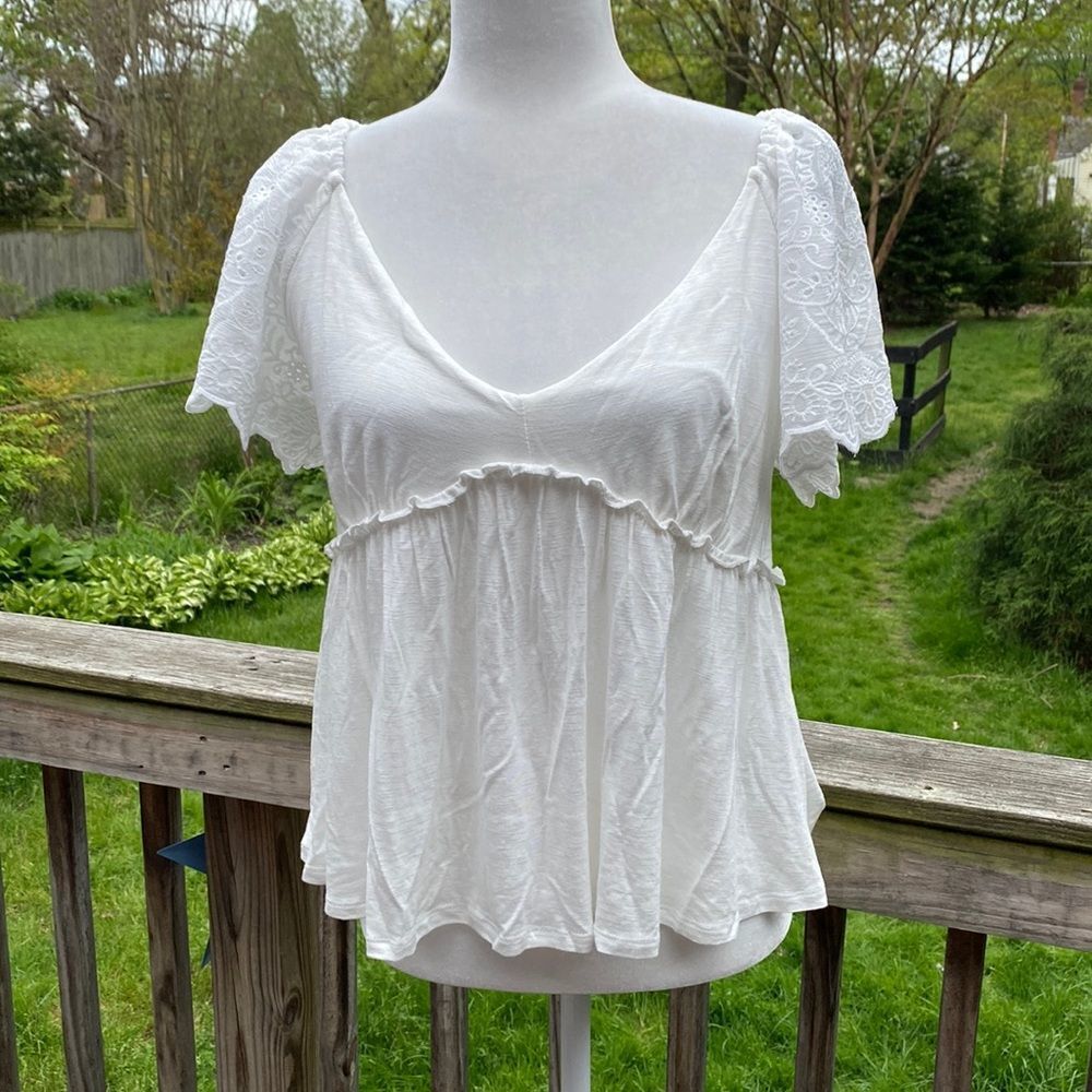 Love On A Hanger Women's  Short Sleeve Lace V-Neck Blouse White Sz-M